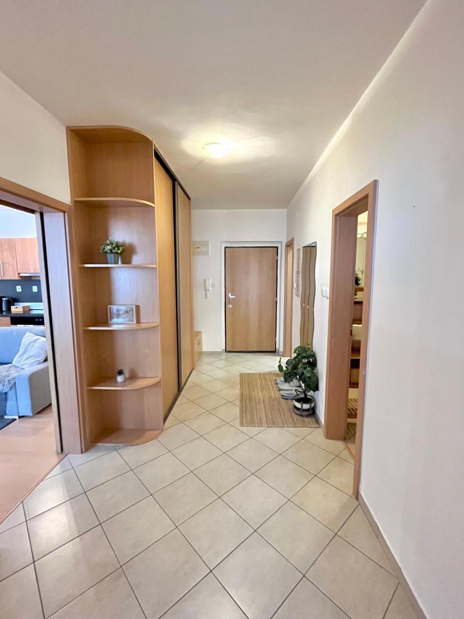Apartment Tina - Old Town, Ac, Free Private Parking Bratislava Exterior photo