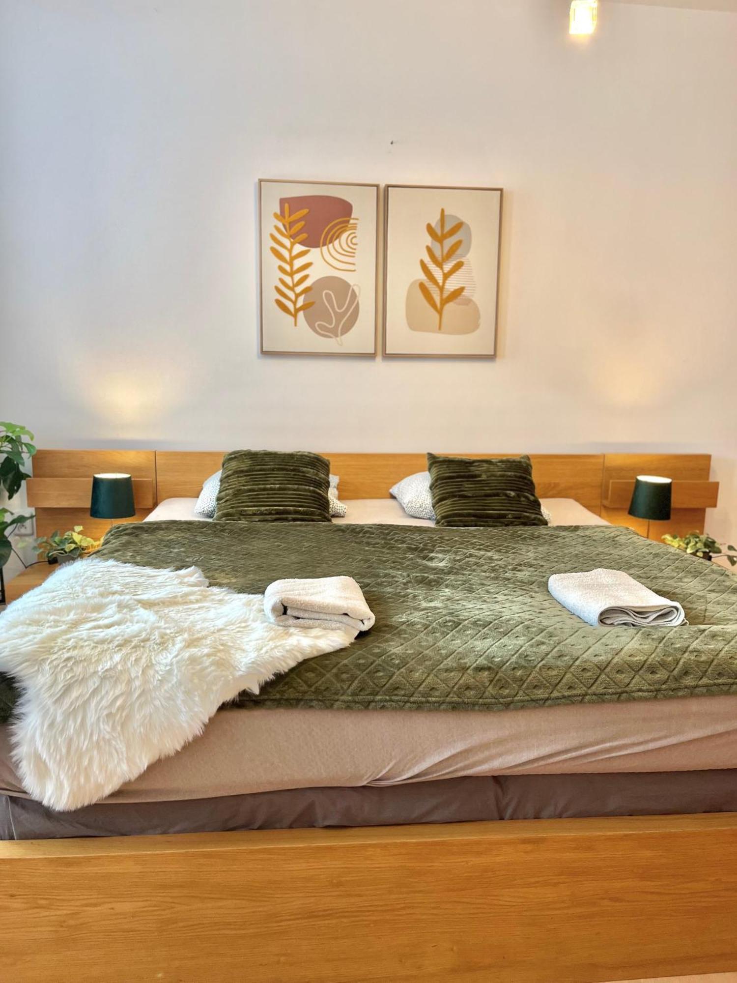 Apartment Tina - Old Town, Ac, Free Private Parking Bratislava Exterior photo