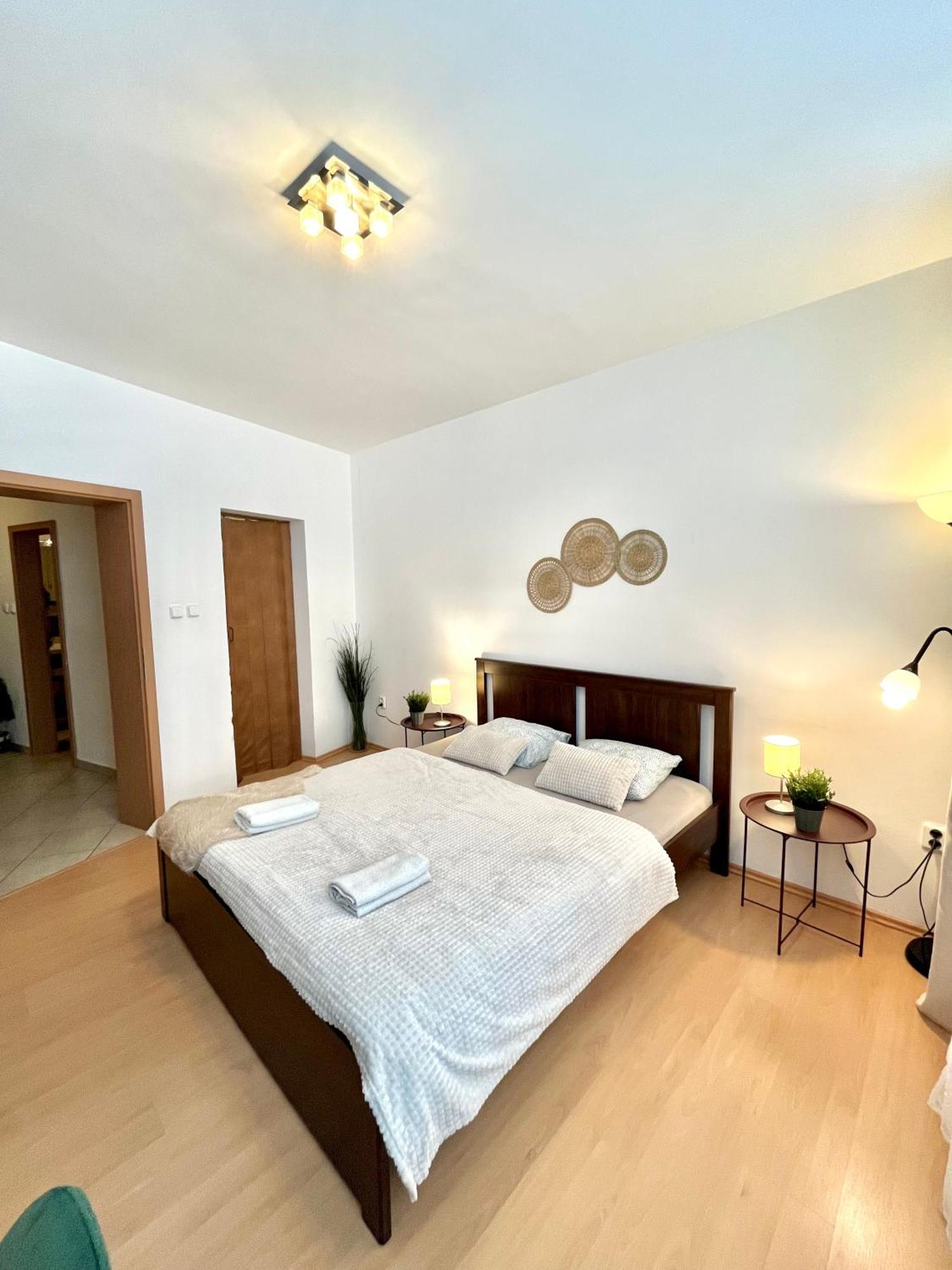 Apartment Tina - Old Town, Ac, Free Private Parking Bratislava Exterior photo