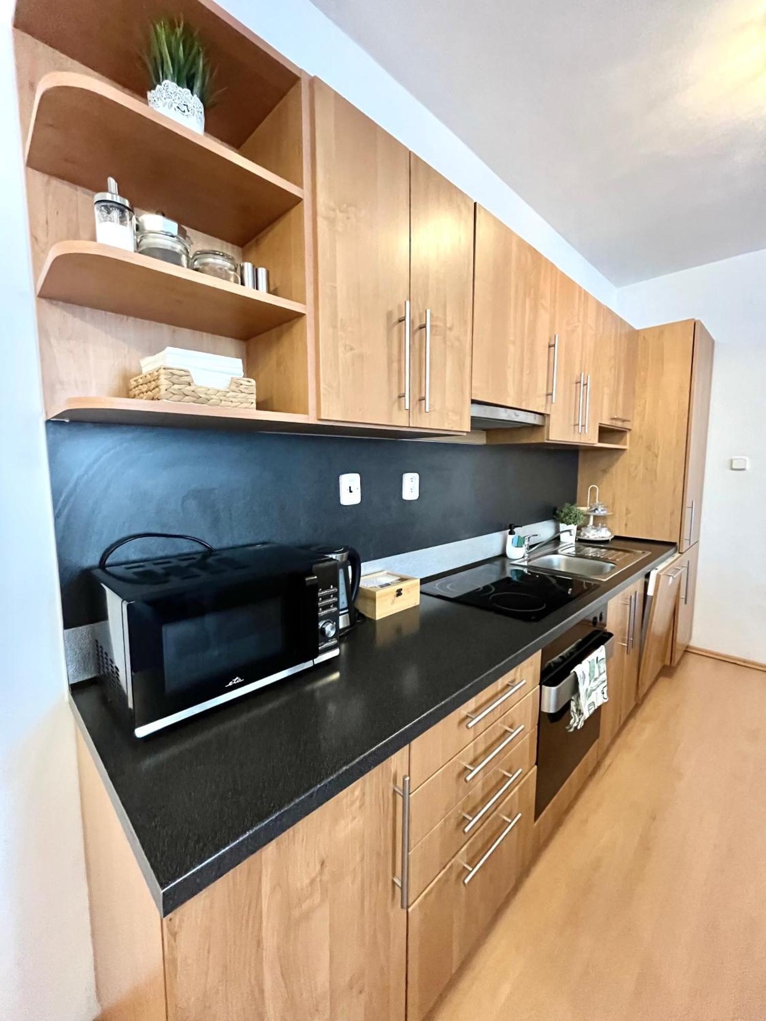 Apartment Tina - Old Town, Ac, Free Private Parking Bratislava Exterior photo