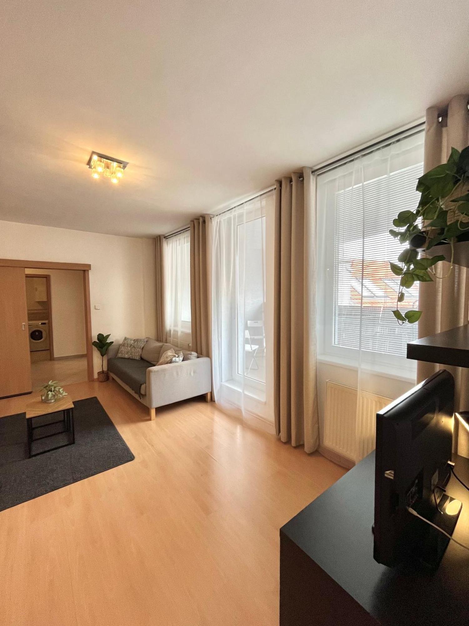 Apartment Tina - Old Town, Ac, Free Private Parking Bratislava Exterior photo